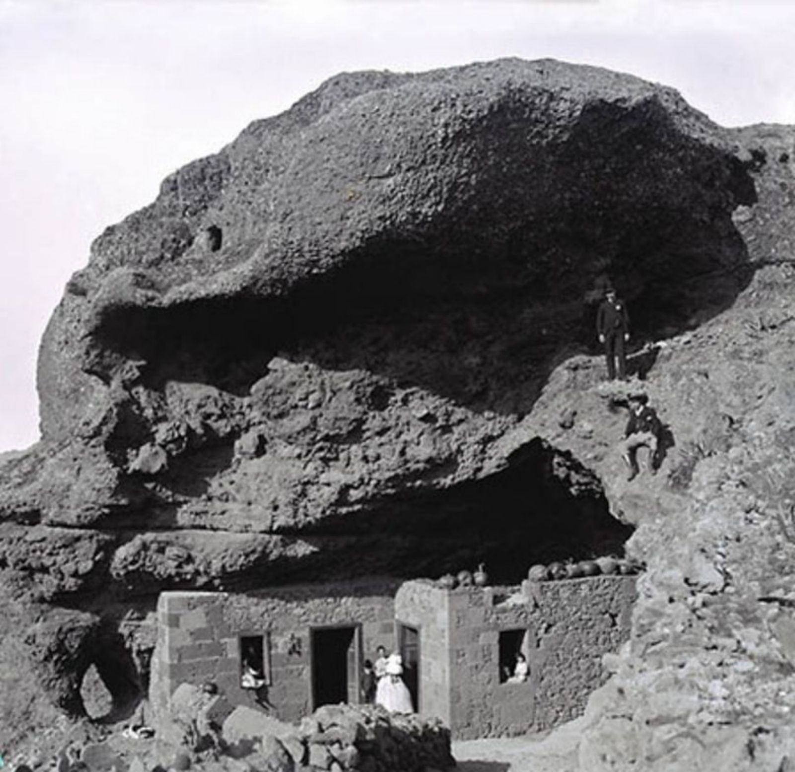 CASA CUEVA EN LOS RISCOS DE ARTENARA,  EN GRAN CANARIA.