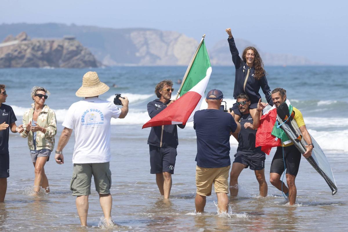 En imágenes: Así fue la victoria de España en el campeonato de paddle surf de Salinas En imágenes: Así fue la victoria de España en el campeonato de paddle surf de Salinas