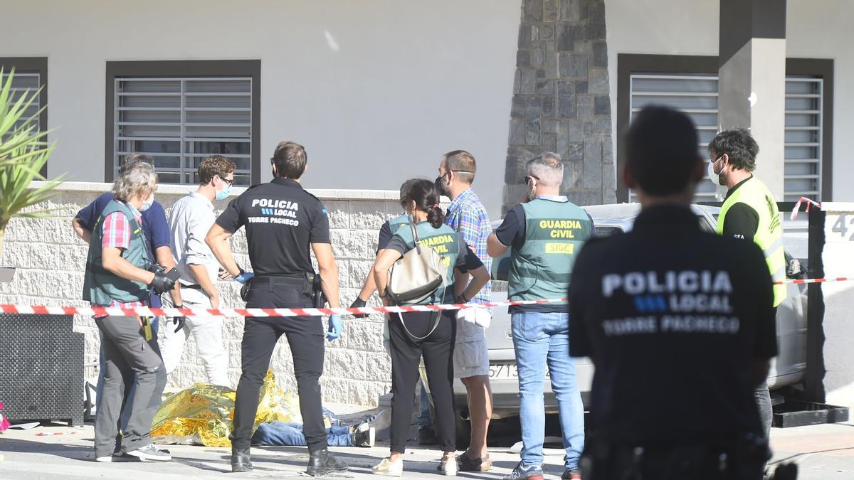 Policía Local y Guardia Civil en el lugar del atropello