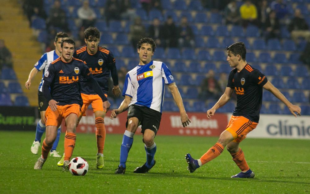 El Hércules remonta al Mestalla con goles de Pablo Íñiguez y Carlos Martínez