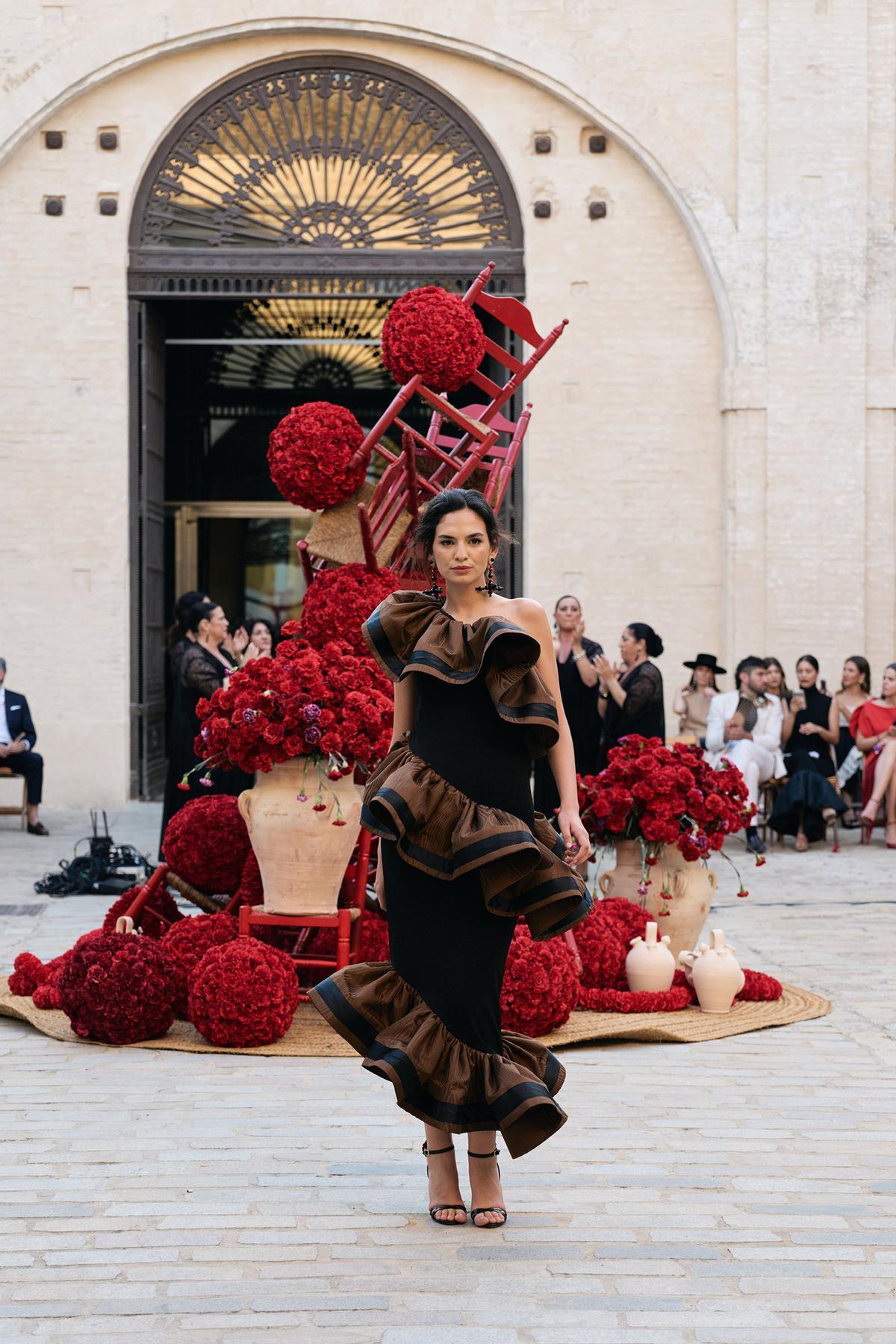 Todas las imágenes del desfile de Fabio Encinar en la Real Fábrica de Artillería de Sevilla