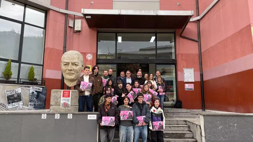 Así es el calendario que el Montepío de la Minería ha elaborado junto a la Escuela de Arte de Oviedo