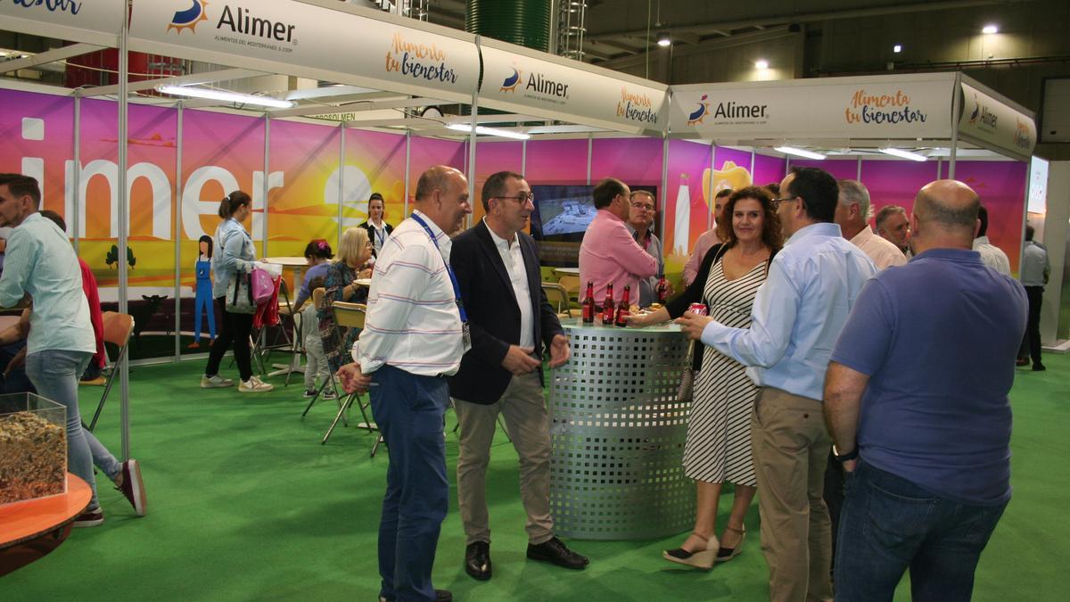 El stand de la Cooperativa Alimentos del Mediterráneo, Alimer, repleta de público durante la celebración de la Sepor.