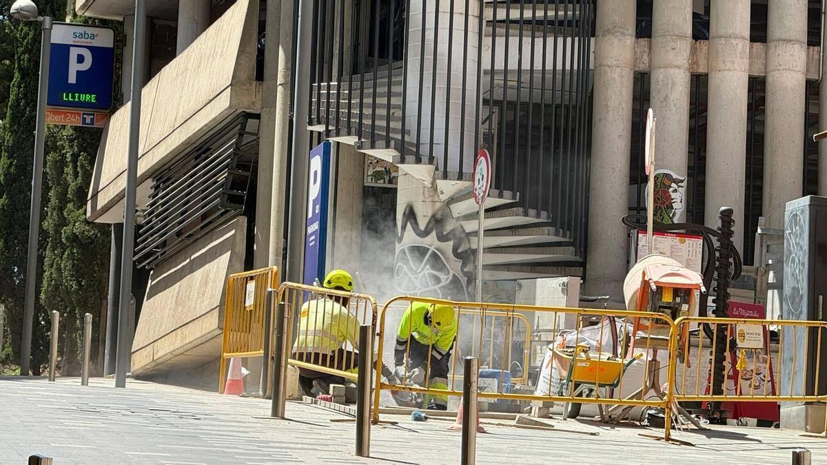 Obres per col·locar les càmeres de videovigilància a Figueres.