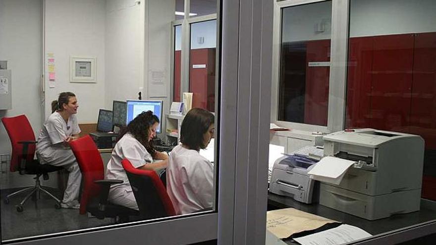 El control de la Unidad Psiquiátrica del Hospital de Elda con los monitores desde los que se vigilan todas las habitaciones