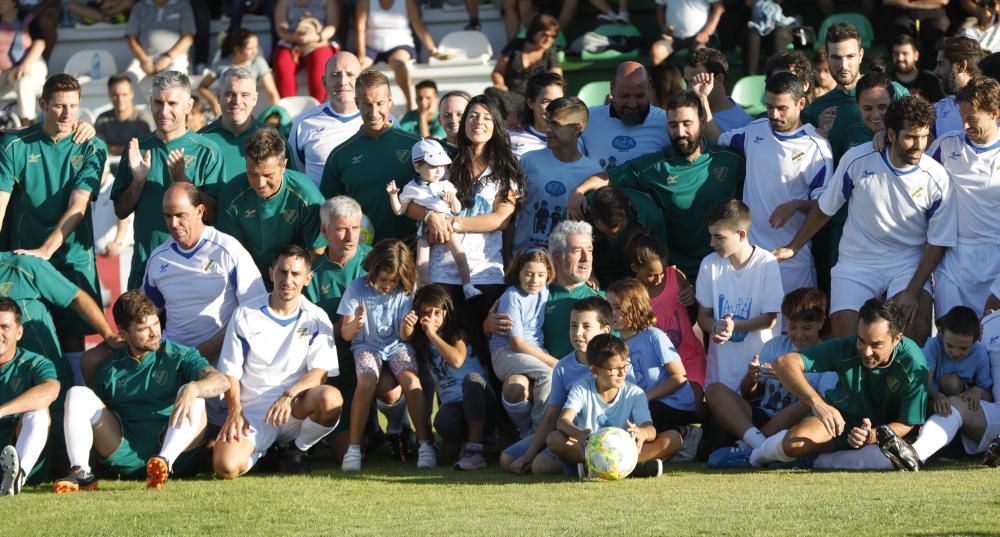 Ambientazo en O Vao durante el partido solidario a favor de la asociación, que reunió a más de 400 espectadores.