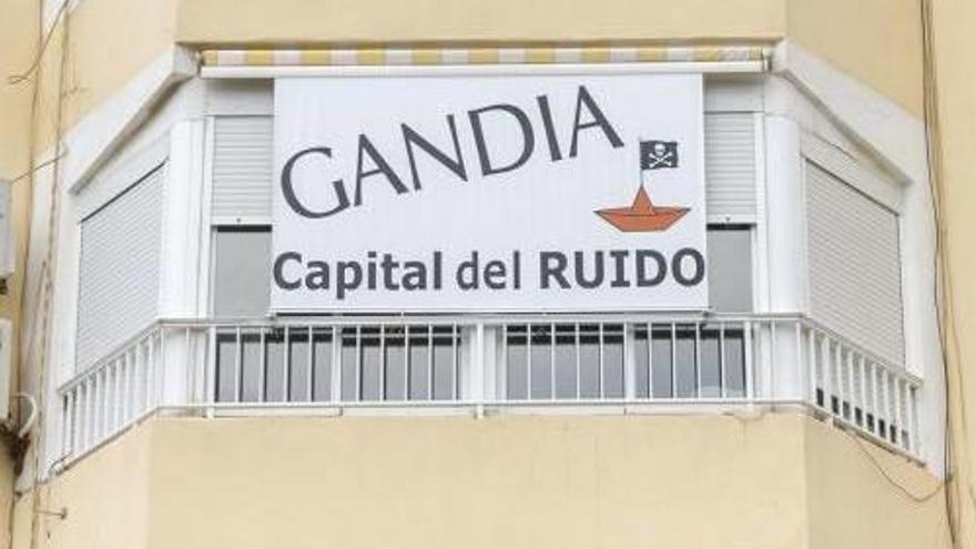 El turismo de borrachera triplica en Gandia el número de multas por ruido en pisos