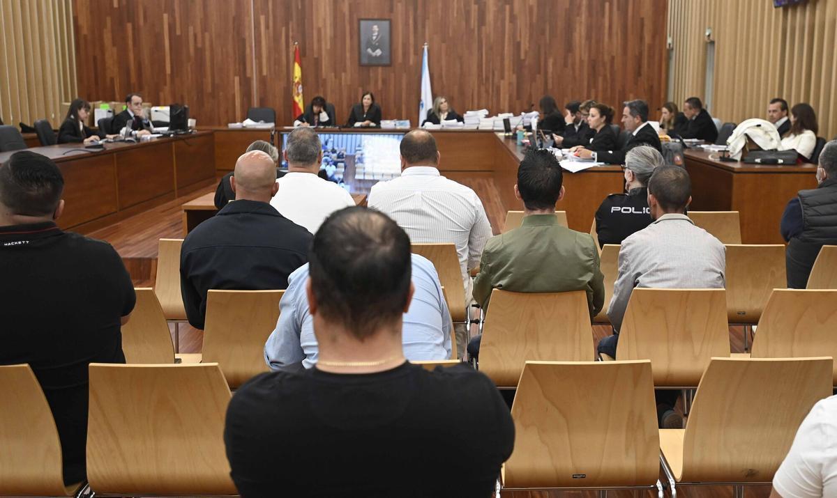 Los acusados por el alijo de 3,8 toneladas de cocaína del Karar durante el juicio en la Ciudad de la Justicia.