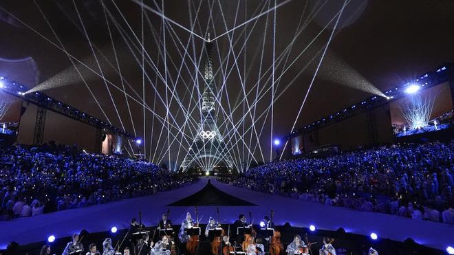 La Torre Eiffel durante la ceremonia de inauguración de los Juegos Olímpicos.