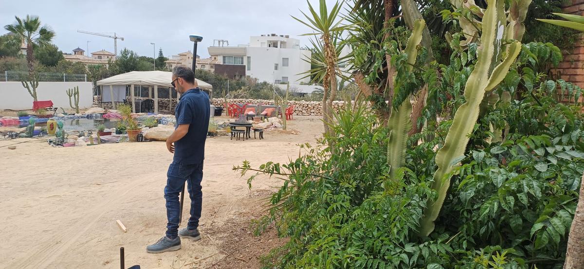 La Policía Local y la Guardia Civil detienen a las dueñas de la casa Langostina cuando itentaban evitar la ocupación de una parcela