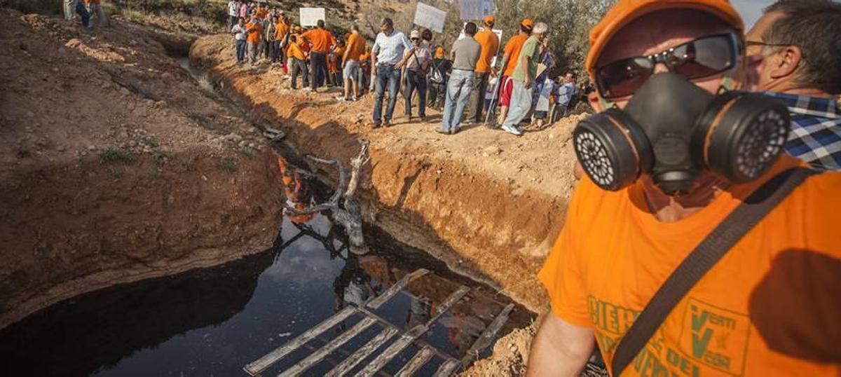 Vertivega plantea un cultivo bacteriológico contra los lixiviados