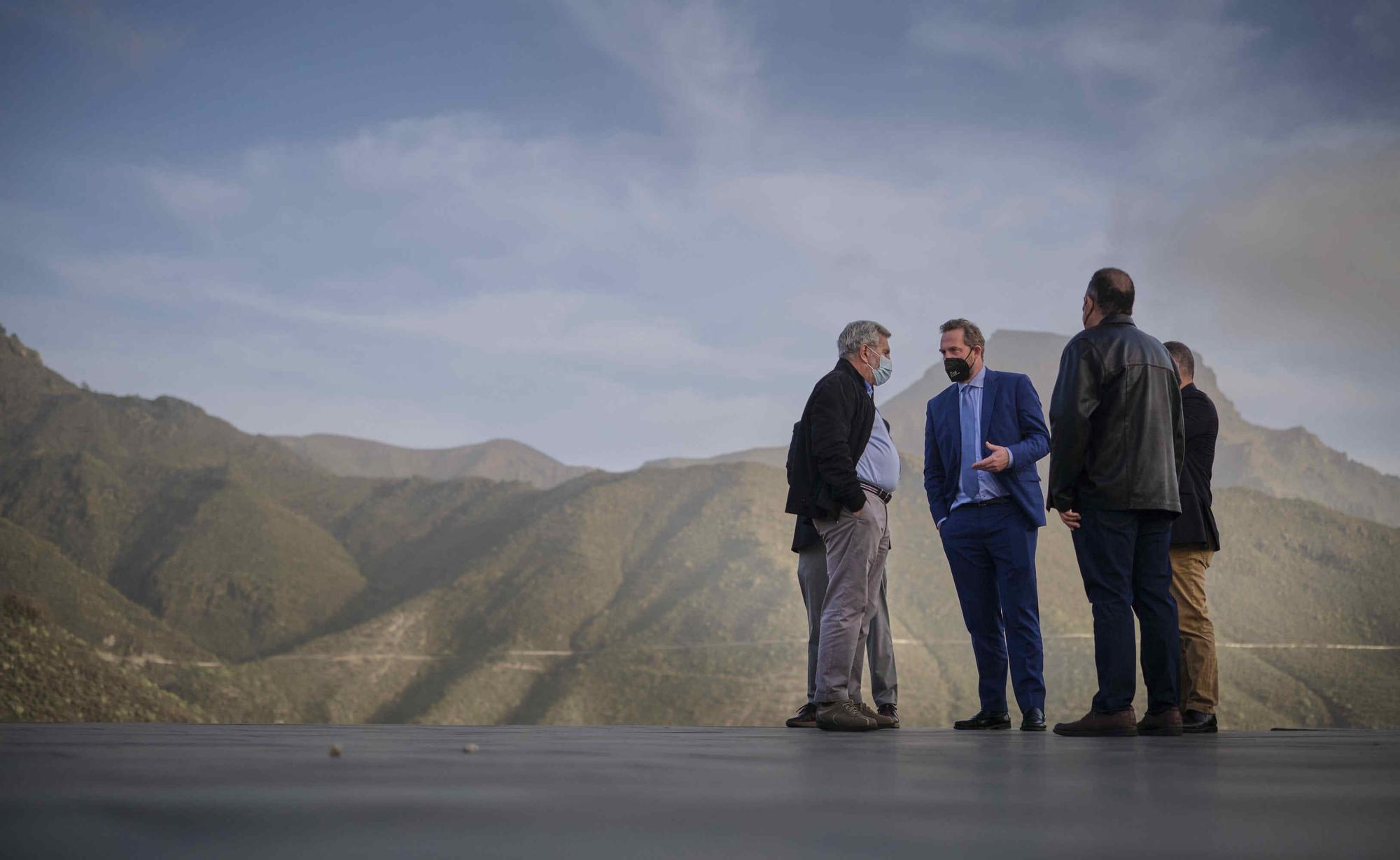 Visita a Adeje del secretario de Estado de Turismo, Fernando Valdés.