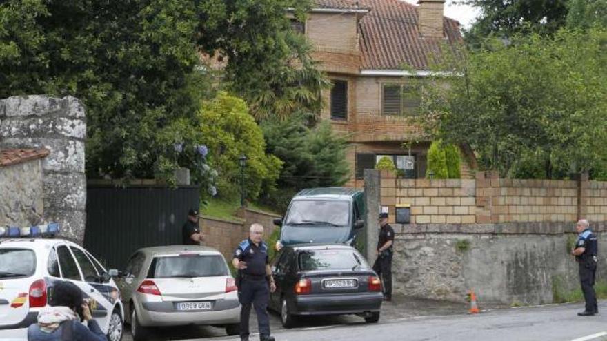 El crimen ocurrió hace casi un año en la vivienda de la fallecida, en la parroquia de O Viso.  // R. Grobas