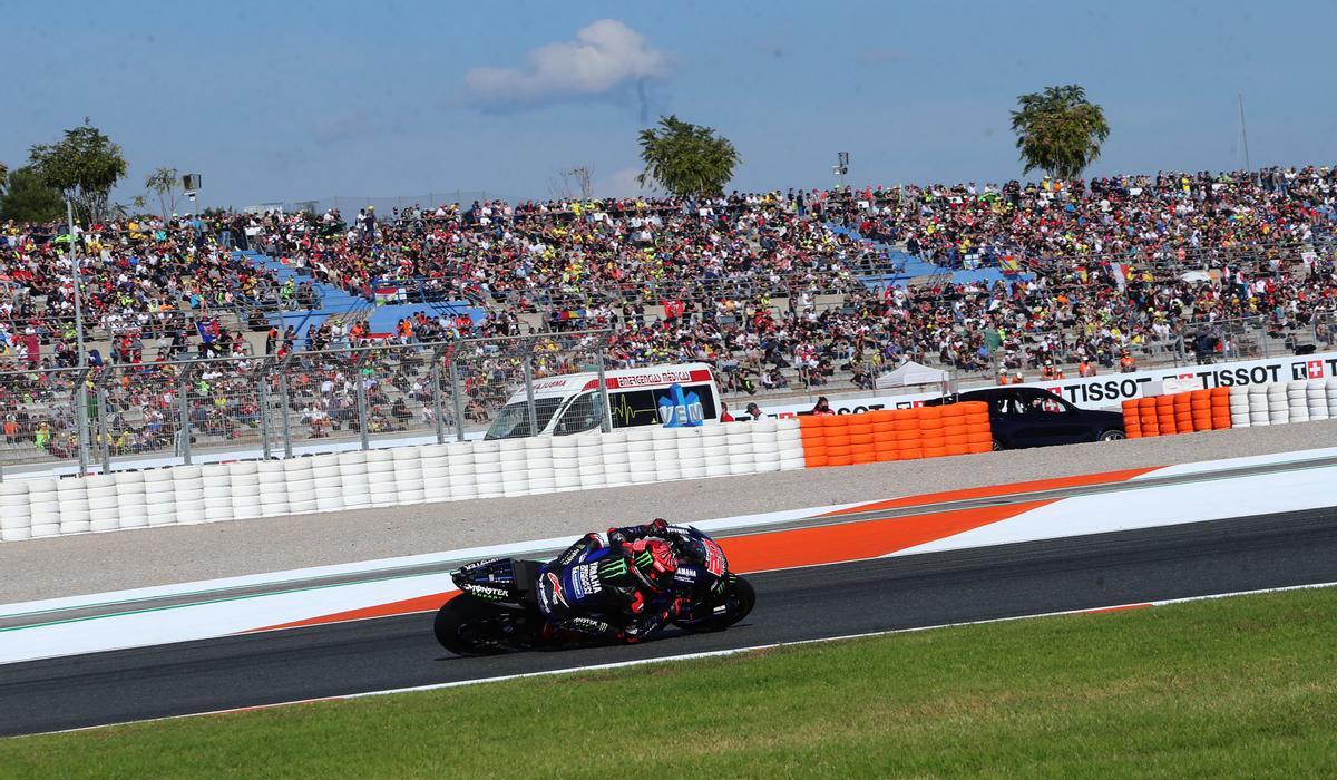 Llenazo en Cheste para ver a Rossi