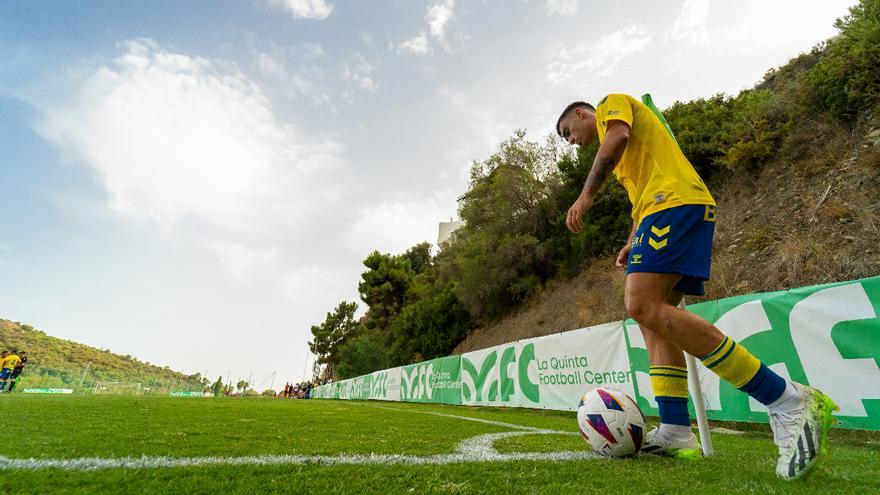 Drama Moleiro: la recaída le obliga a volver con la UD Las Palmas tras el parón de octubre