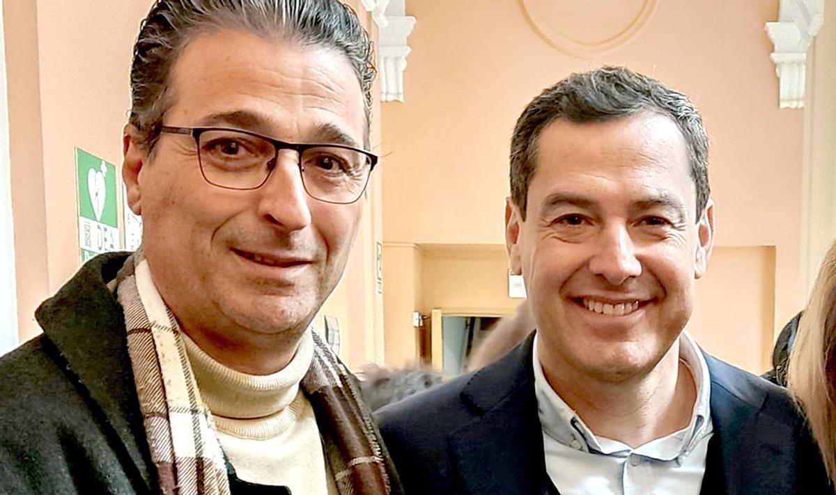 José Antonio Cabrera junto a Juanma Moreno.