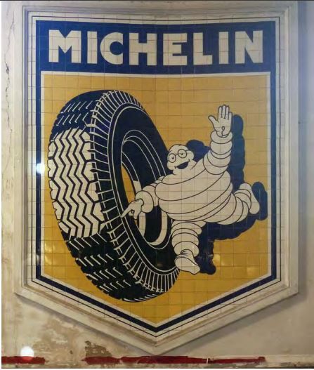 Los rótulos artesanales se resisten al olvido