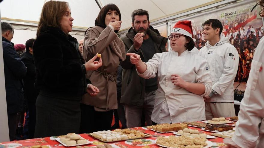 Arturo Valls inaugura la Feria de la Navidad de Xixona