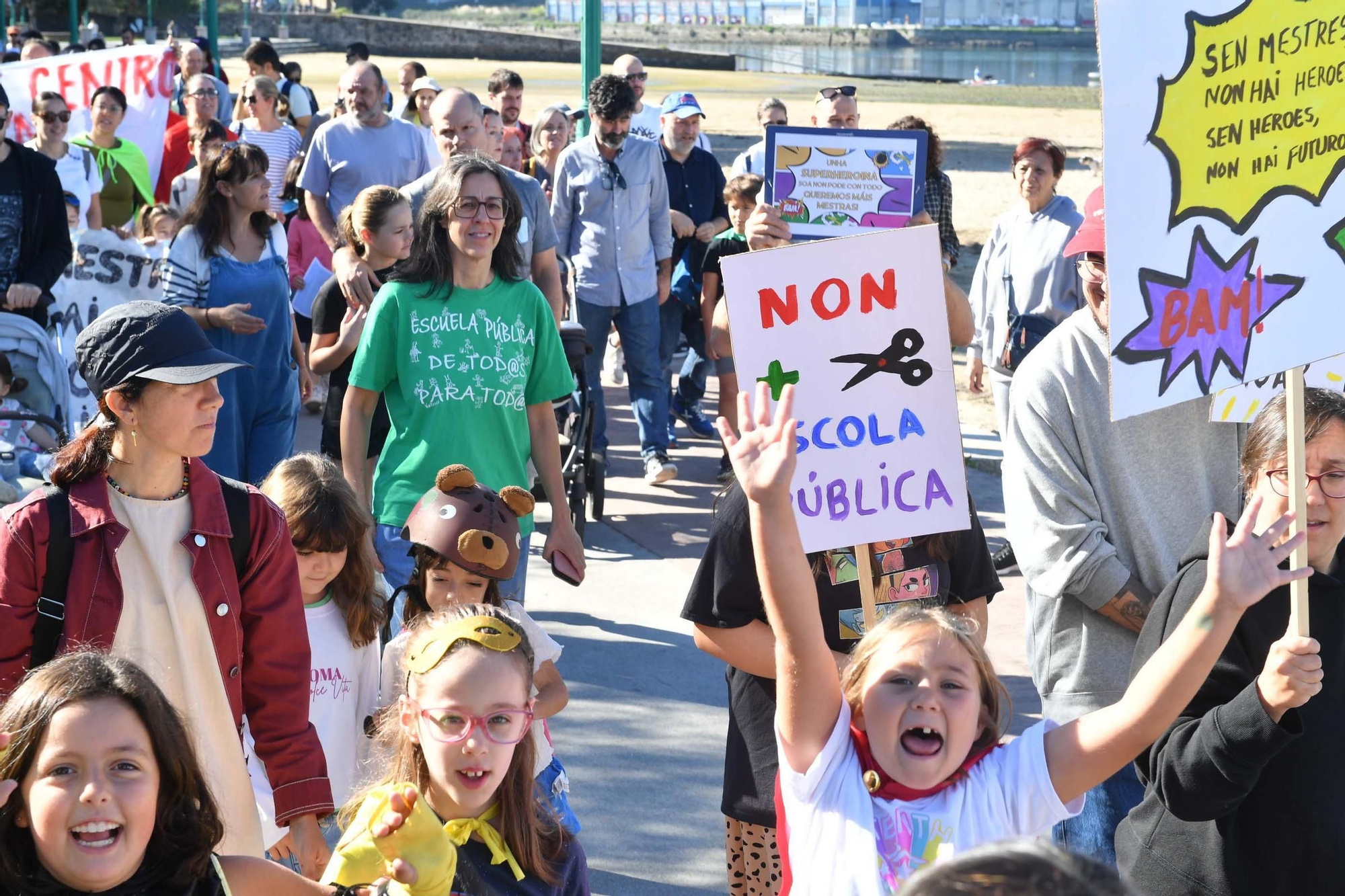 Caminata en Oleiros para reclamar más docentes en el colegio Valle-Inclán