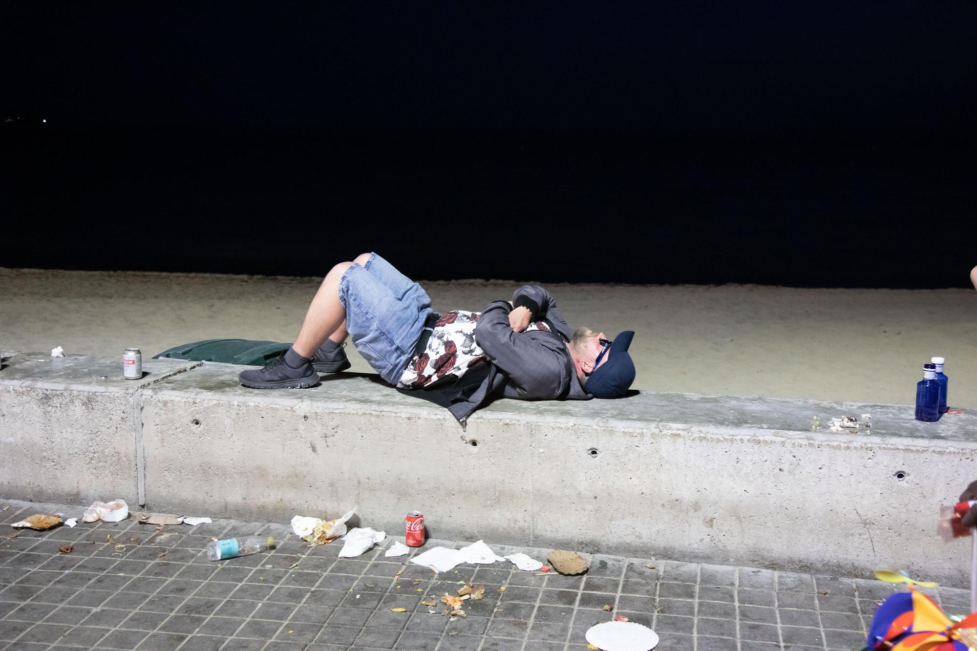 El desmadre y el alcohol abren otra temporada en la Playa de Palma