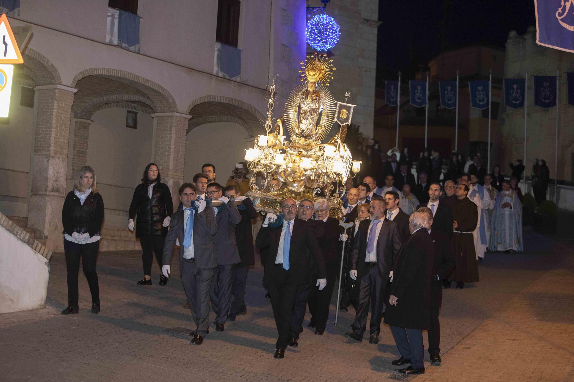 Ontinyent se vuelca con la tradiconal procesión de la Puríssima