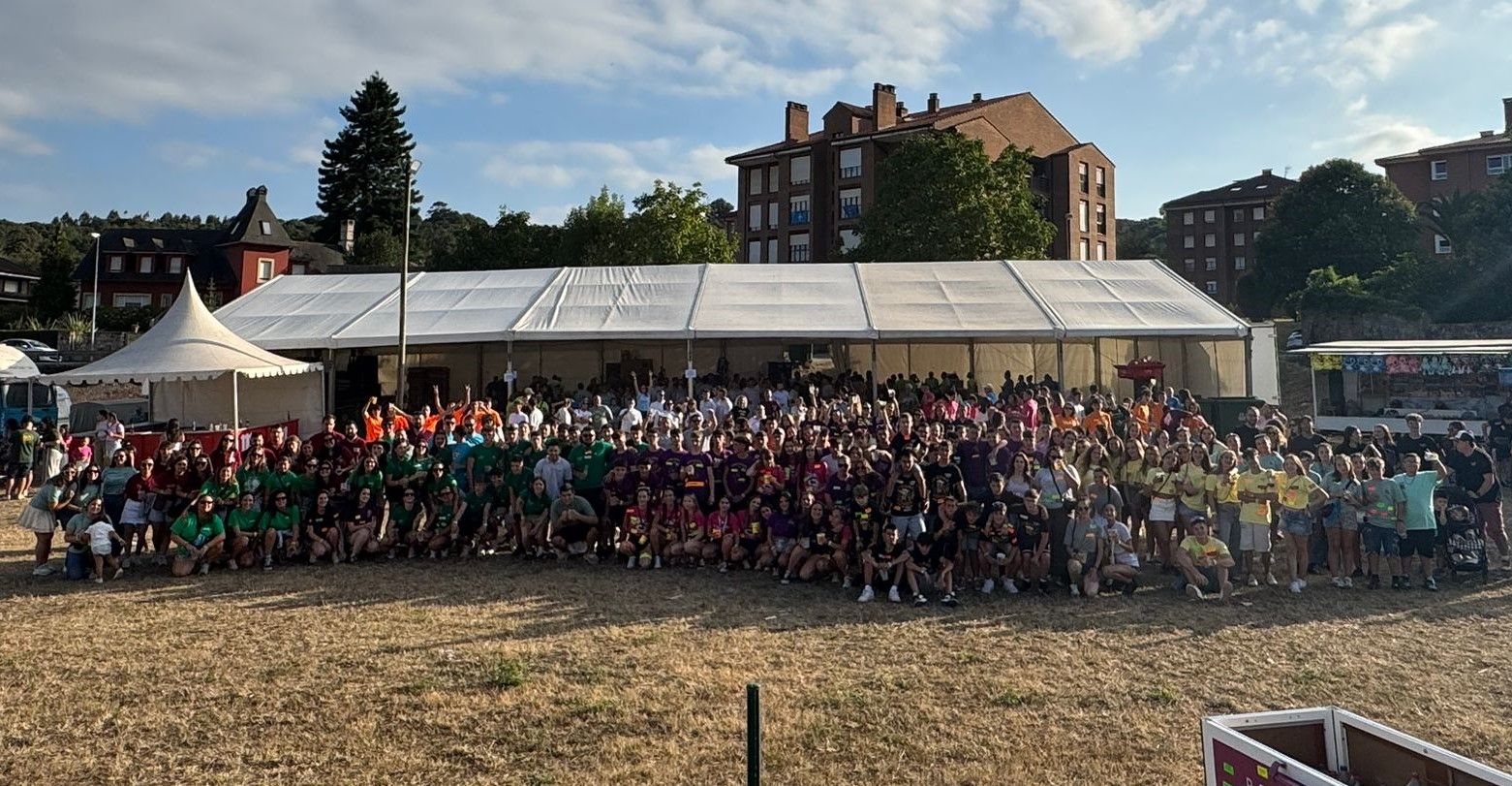 En imágenes: Las peñas toman Salas en la primera jornada de las Fiestas del Bollo