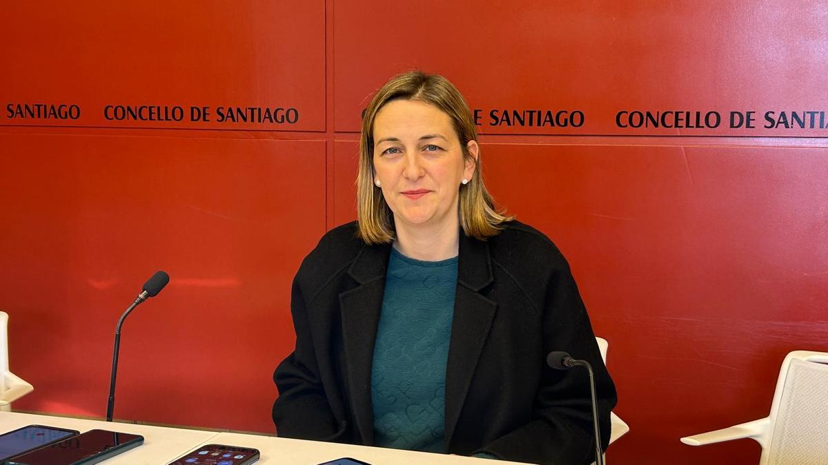 Míriam Louzao, portavoz del Gobierno de Santiago, en la sala de prensa del Pazo de Raxoi este lunes