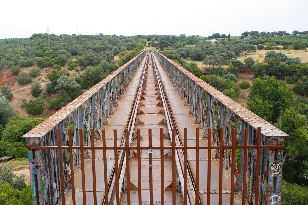 MANUEL MURILLO. Fotos puente de hierro. Entra dentro del cinturon verde