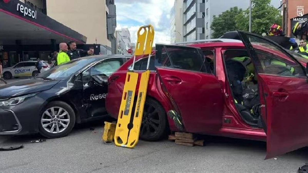 Ocho heridos en un accidente entre un VTC, un turismo y una patrulla de Policía en Madrid