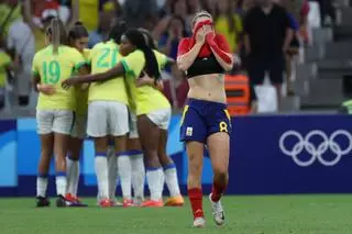 La España campeona se desintegra y cae traumáticamente ante Brasil (4-2)