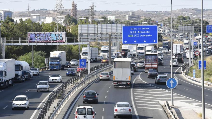 El transporte se prepara para un Brexit que resucite las aduanas