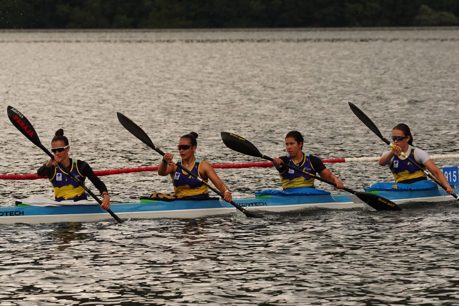 GALERÍA | La regata de piragüismo del Lago de Sanabria, en imágenes