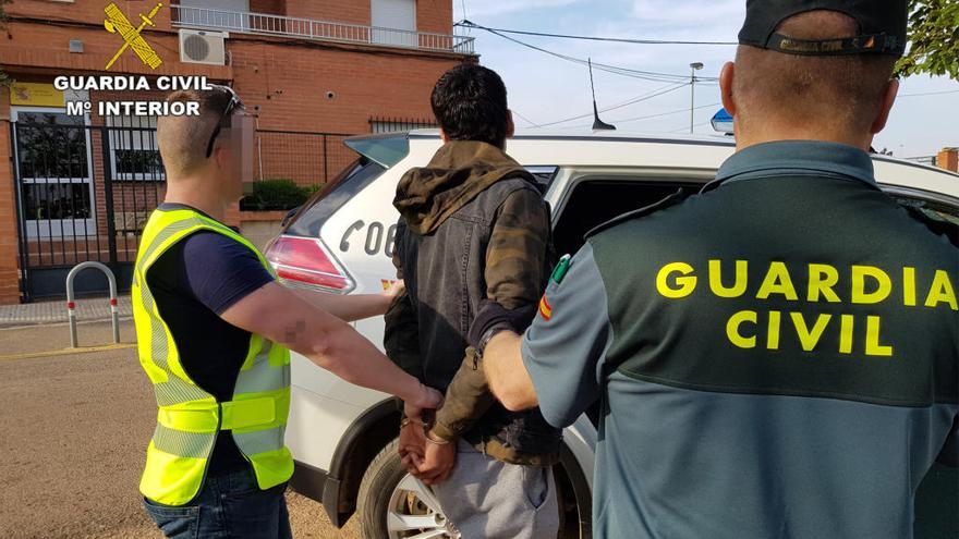 Detenido un joven por cometer más de 20 robos en vehículos y comercios de Cartagena