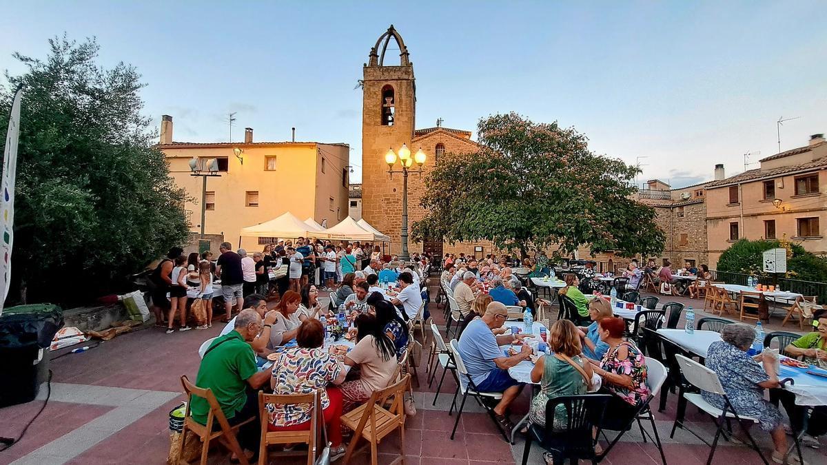 Una imatge del sopar popular de la Tomacada de l'anya passat