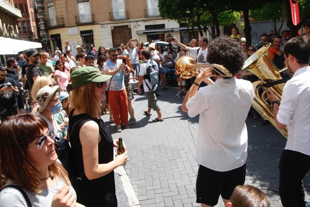 Música balcánica en el centro de Murcia