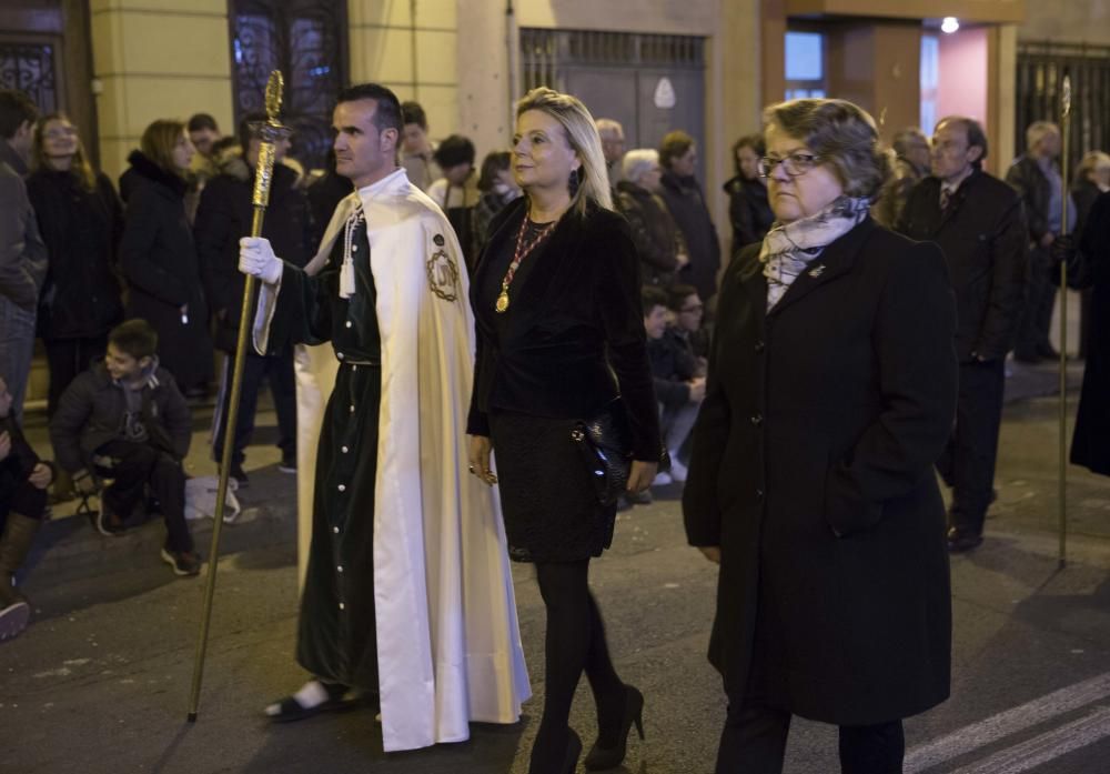 Procesión de la Real Hermandad de Jesús con la Cruz y Cristo Resucitado