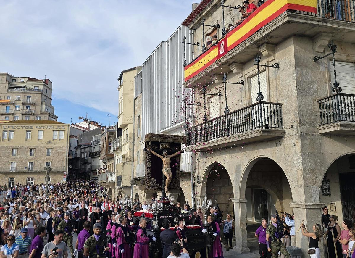 Misa y procesión del Cristo de la Victoria de Vigo, en imágenes