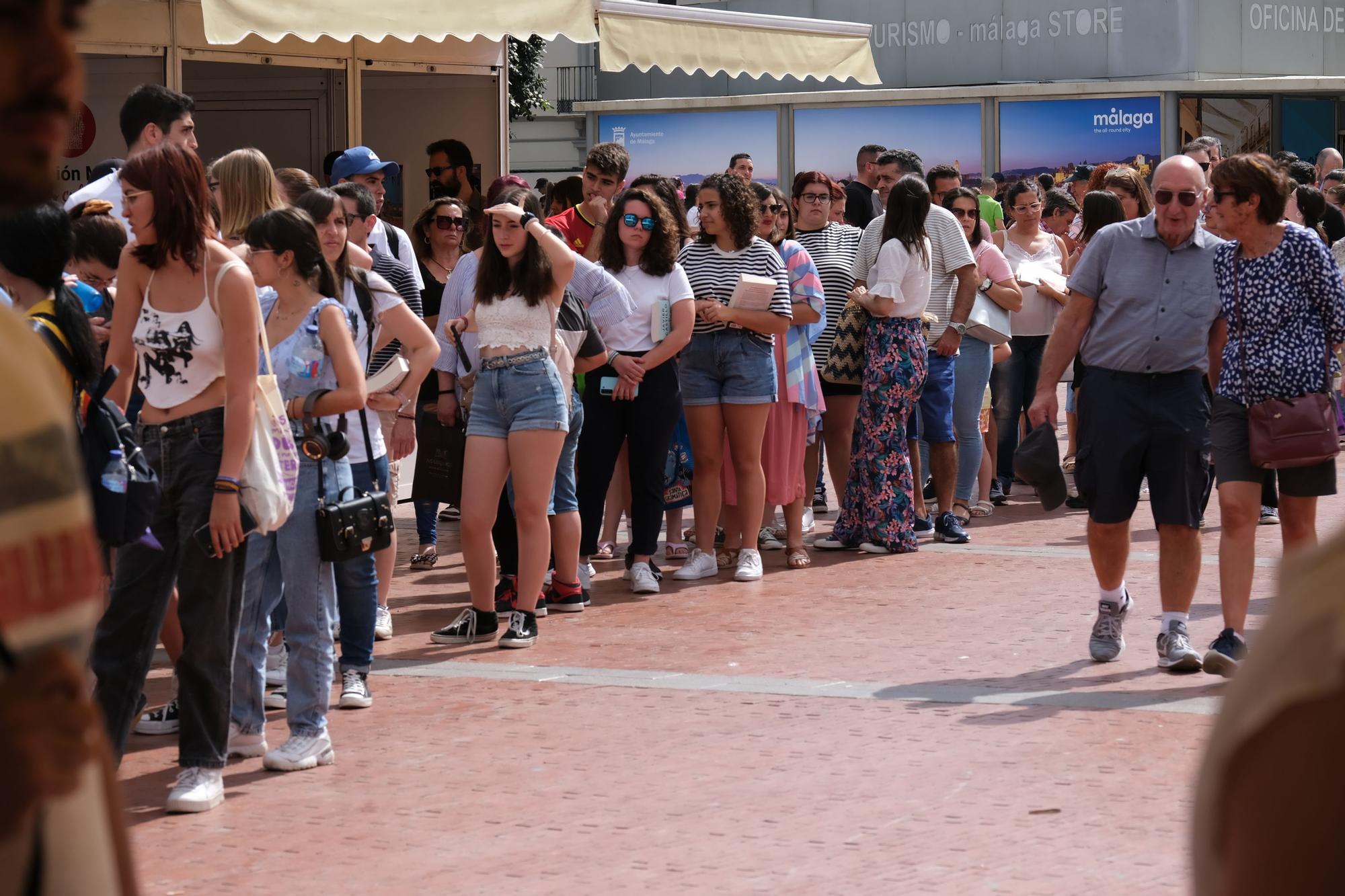 Firma de libros de Javier Castillo en la Feria del Libro de Málaga