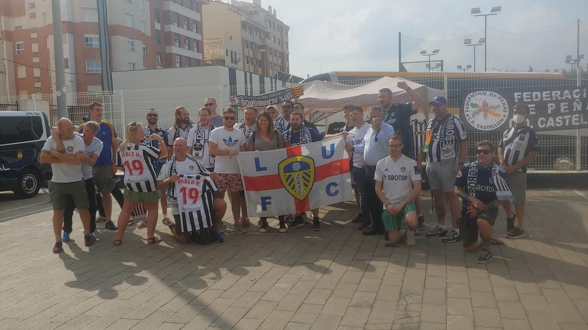 Aficionados del Leeds, el exequipo de Pablo Hernández, en Castalia para animar a su antiguo ídolo.