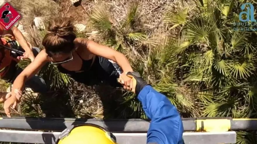Todos al helicóptero: así fue el rescate en el Montgó de la senderista de 21 años con un posible golpe de calor y sus tres agotados acompañantes