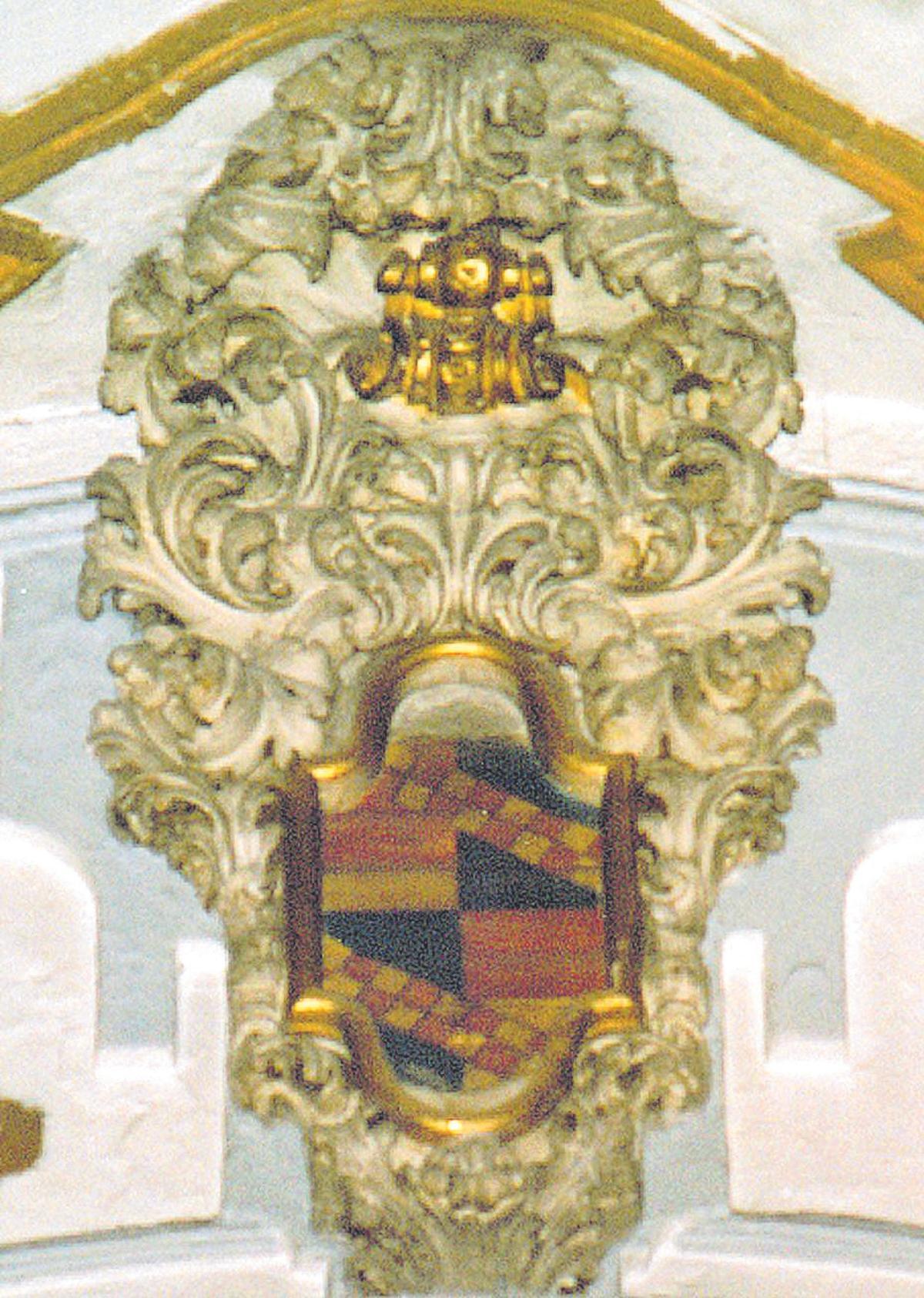 Escudo de los Ventimiglia, en la iglesia de los Santos Mártires.