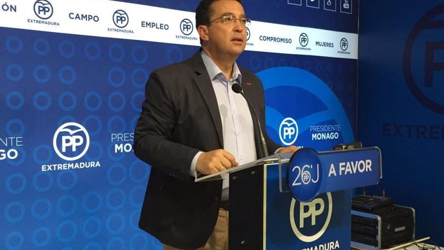 El PP exige a Vara &quot;una remodelación completa&quot; del Ejecutivo regional