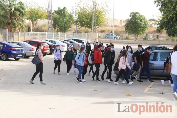 Los alumnos del IES Los Molinos (Cartagena) se concentran para pedir más profesores