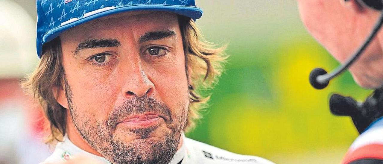 El piloto asturiano  Fernando Alonso,  el pasado  abril en el Autódromo  Enzo e Dino Ferrari, en Imola (Italia).