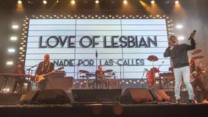Concierto multitudinario de Love of Lesbian en el Palau Sant Jordi, el 27 de marzo.