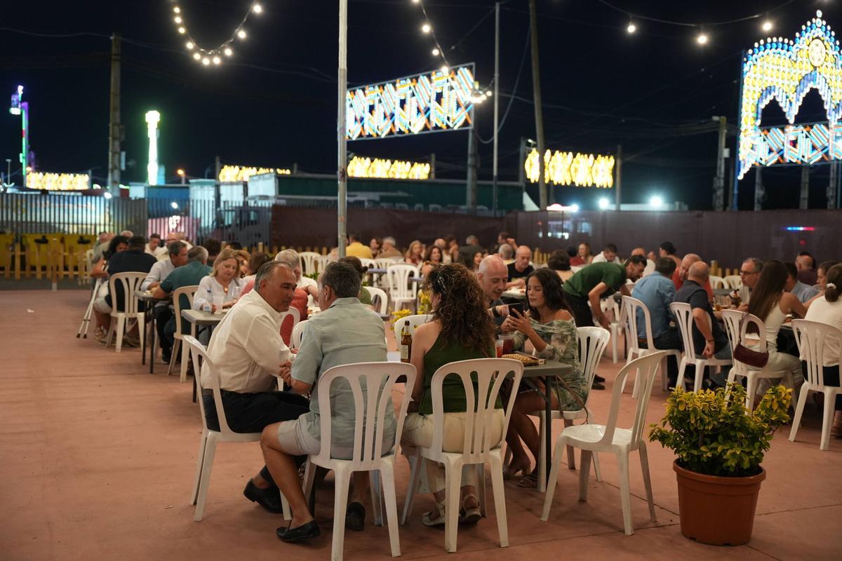 El ambiente del último viernes de la Feria de San Juan de Badajoz: encuéntrate en las fotos