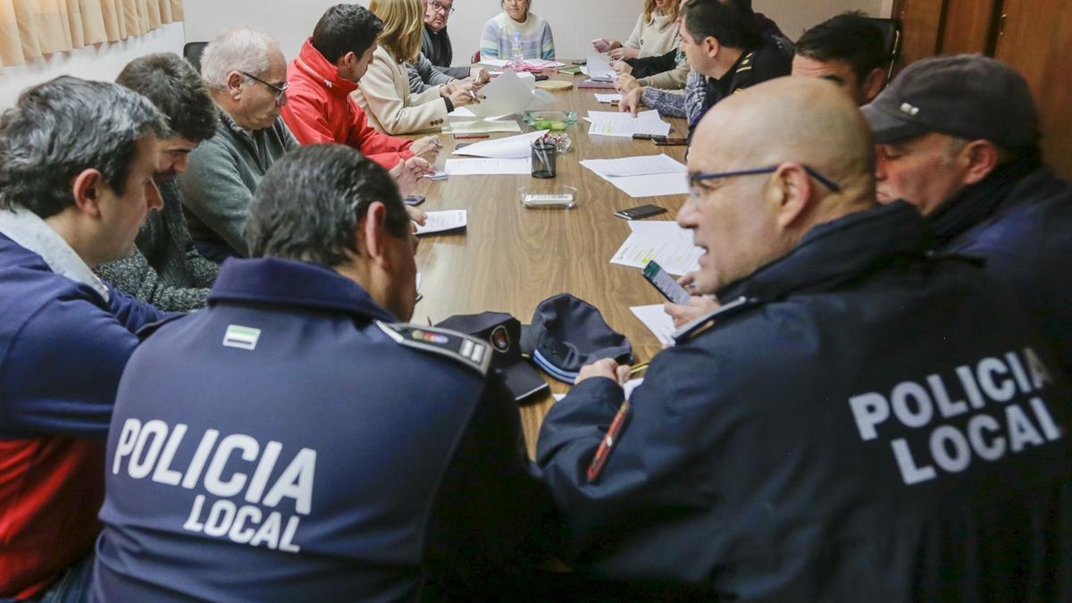 Reunión de la mesa de seguridad, ayer, en el Ayuntamiento de Mérida.