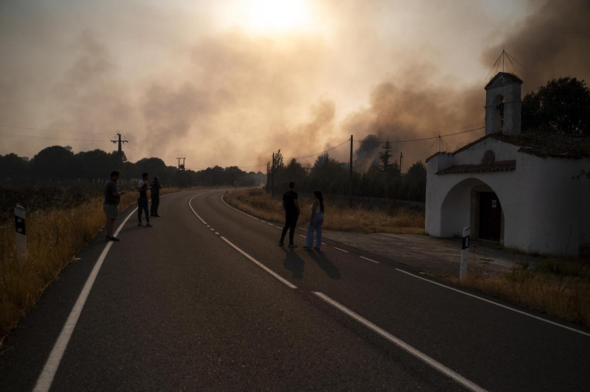 FOTOGALERÍA | Las imágenes del incendio de Arroyo de la Luz