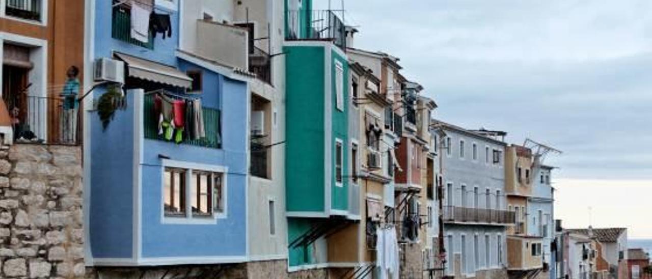 Imagen de las casas colgantes que dan al río Amadorio de la Vila Joiosa.