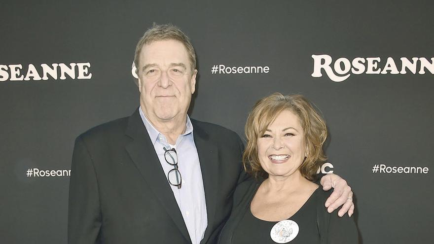 John Goodman y Roseanne Barr.